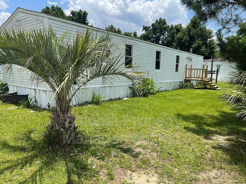 3 bed, 1.0 bath, 1000 sqft, $1,100 — Photo 1