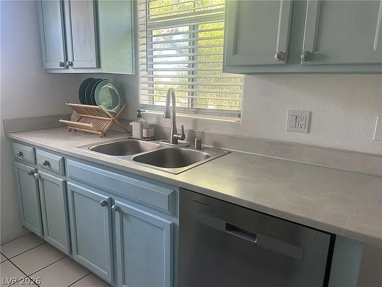 517 Indian Bluff St #202 — Photo 7