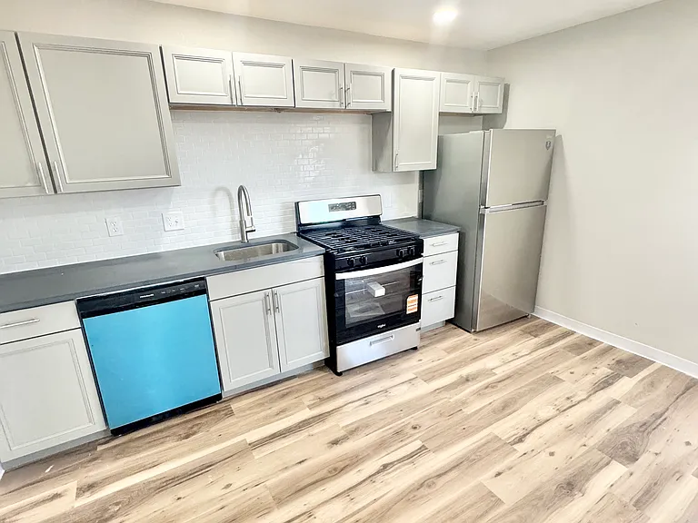 718 W Madison St — Photo 4