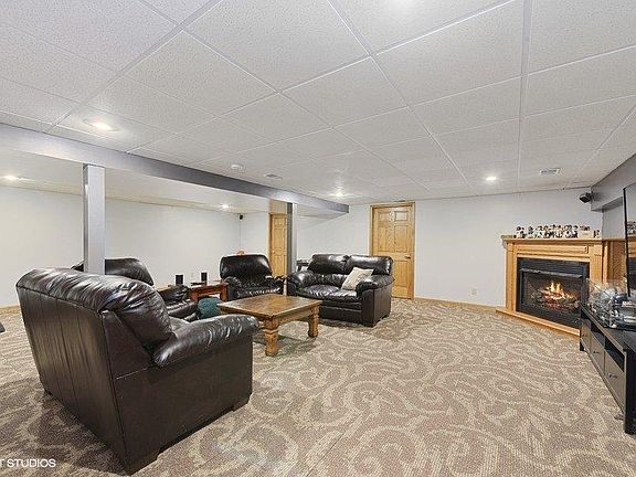 5th image of 60 Niles Dr