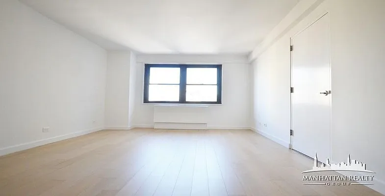 Rented by Manhattan Realty Group | media 16