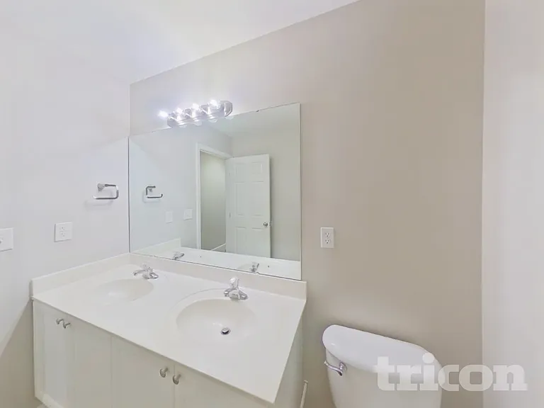 1002 Hollingdale Ct — Photo 13