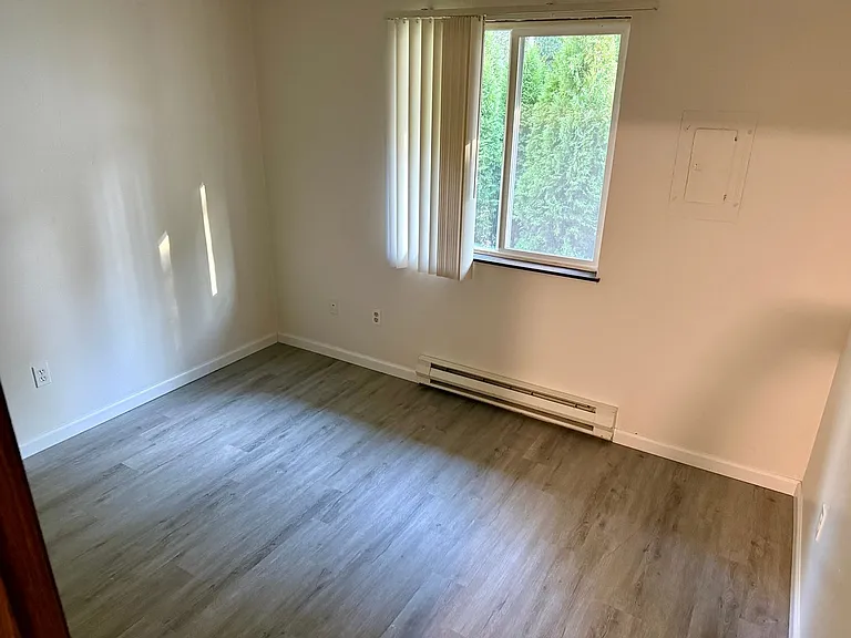 Single level top floor 2 bed Flat w/nice sized deck — Photo 12