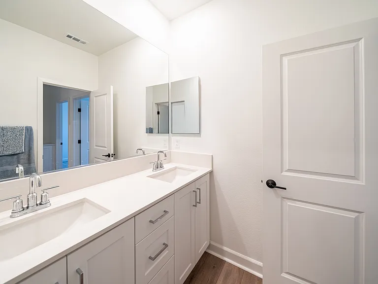 828 Mateo St #4 — Photo 15