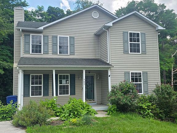 2nd image of 983 Meadow Ct