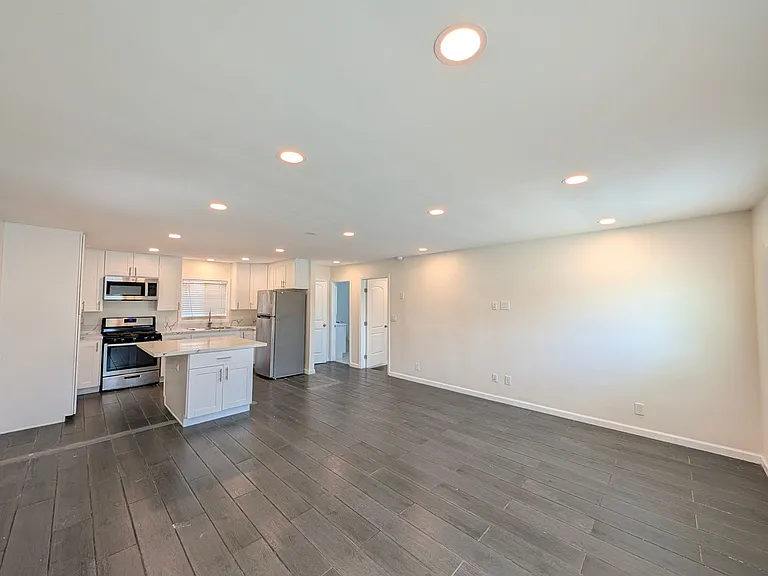 5207-5209 Cartwright Ave — Photo 4
