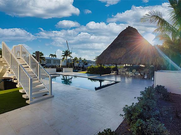 3rd image of 17 Poisonwood Rd