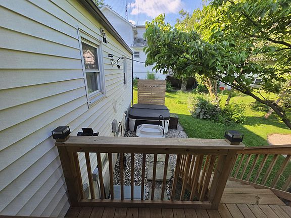 4th image of 213 Fuson St