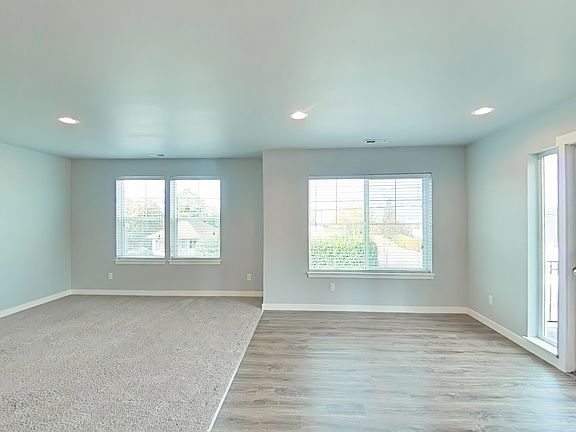 Living Room/Dining