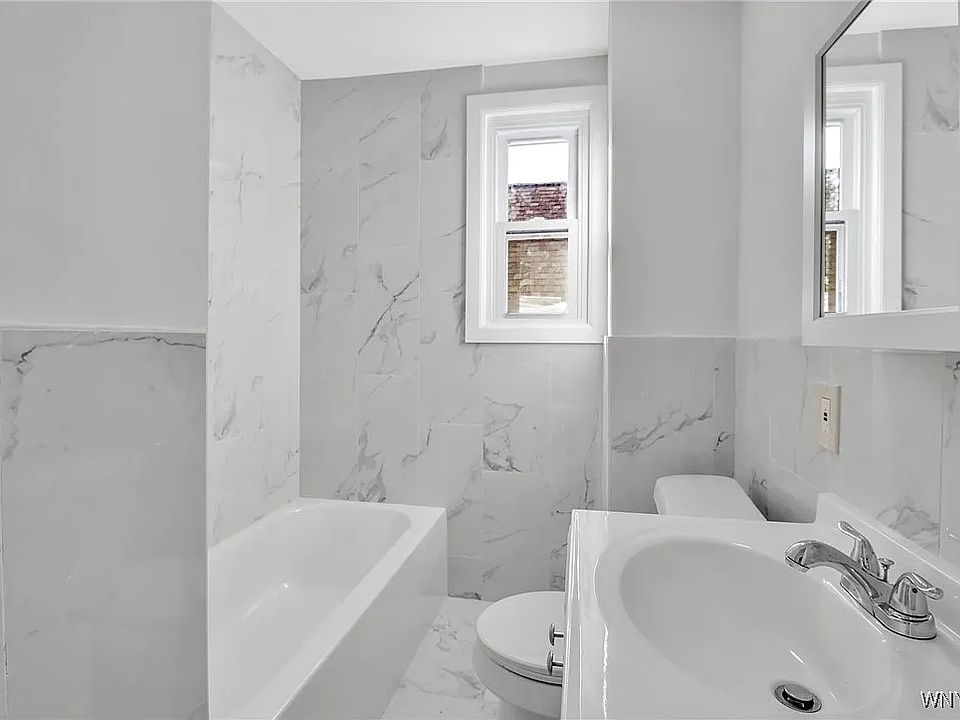 2nd flr bathroom
