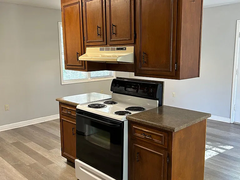 314 Barry Dr — Photo 6