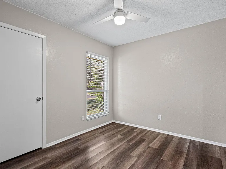 621 Russet Valley Dr — Photo 14