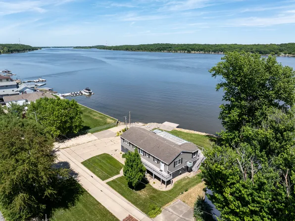 22799 Great River Rd, Le Claire, IA 52753