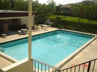 4th image of 4169 SW 67th Ave APT 112A