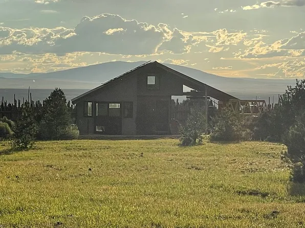 41 Dulcimer Rd, Questa, NM 87556
