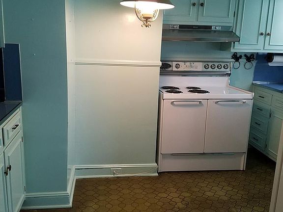 5th image of 1361 Hillcrest Ave