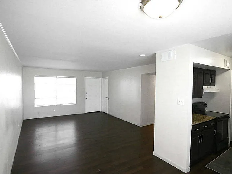 5550 N Braeswood Blvd #136 — Photo 6