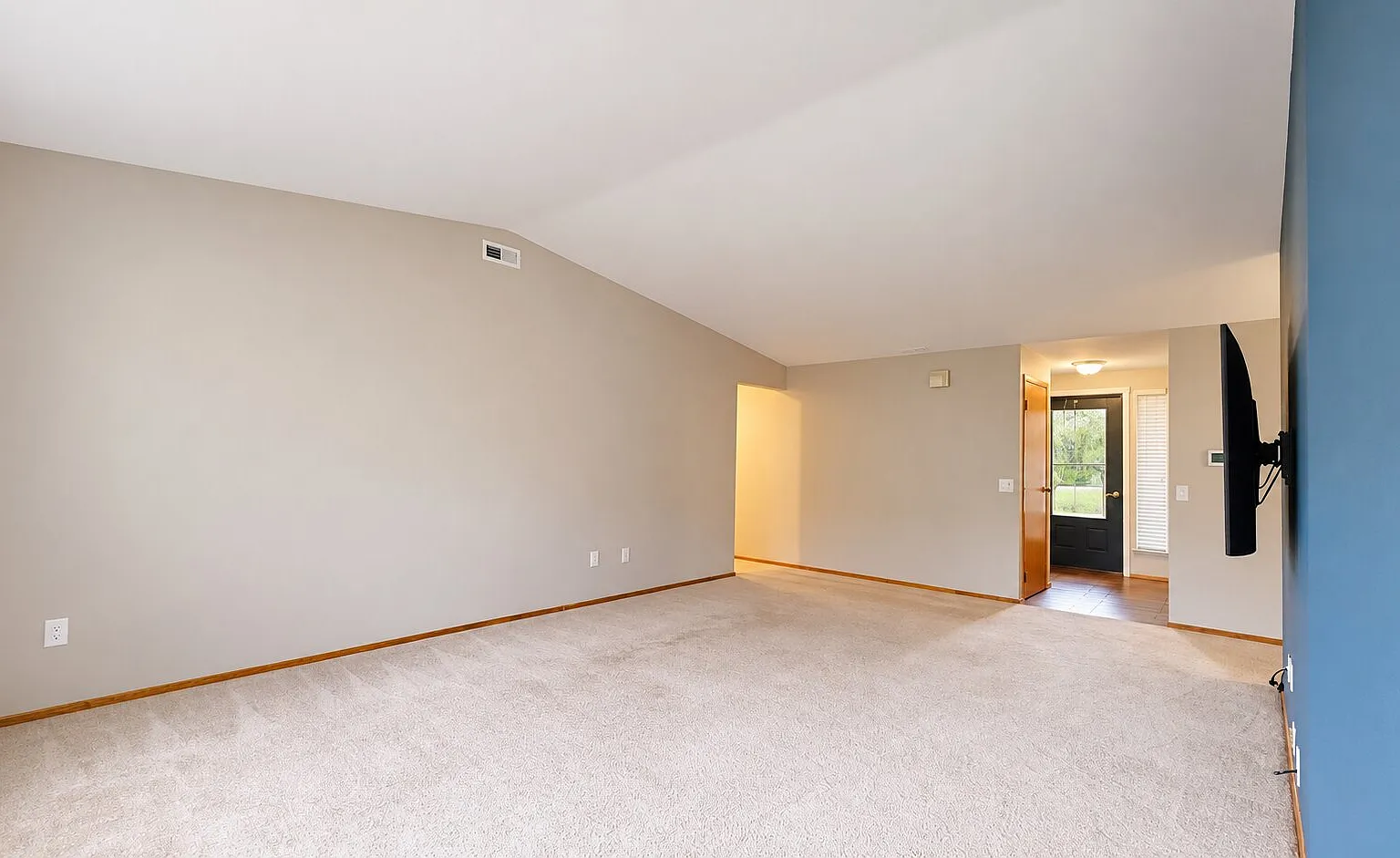 3 bed, 1410 sqft, $3,100 — Photo 4
