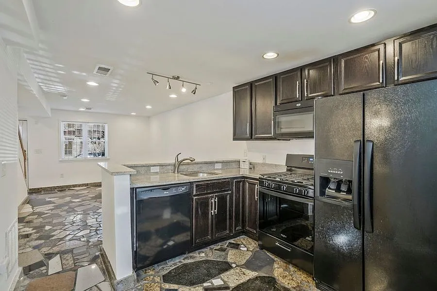 2268 Mount View Pl SE photo 1