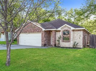 409 S McEntire Ct, White Settlement, TX 76108
