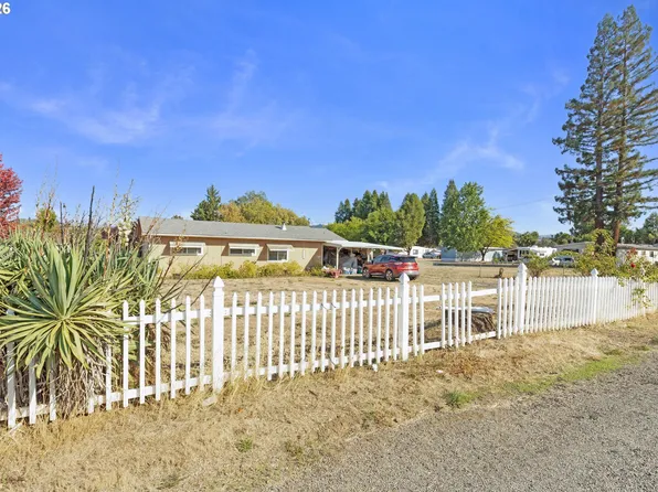 2461 NW Brockway Rd, Winston, OR 97496
