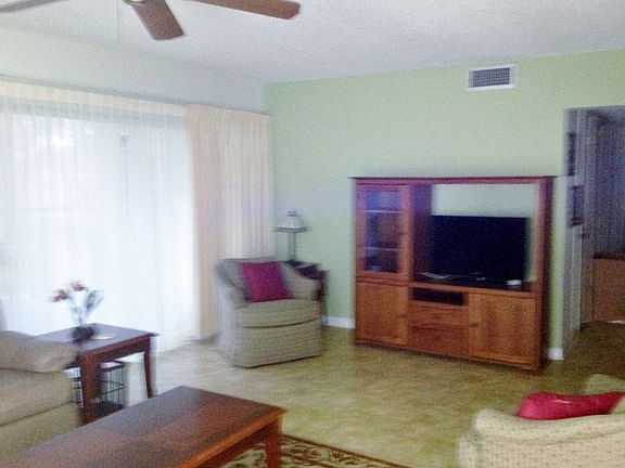 2nd image of 100 La Casa #1
