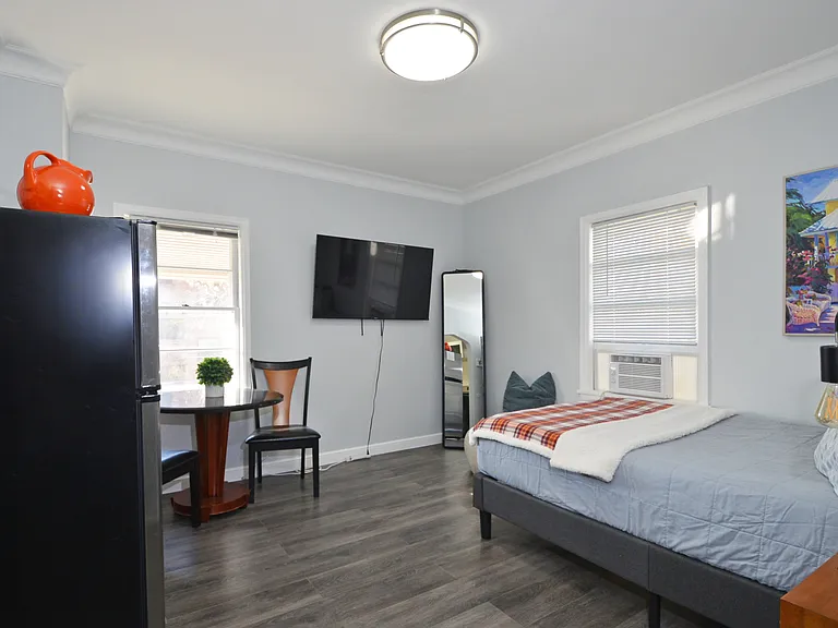 2104 Harriet Ave #204 — Photo 3
