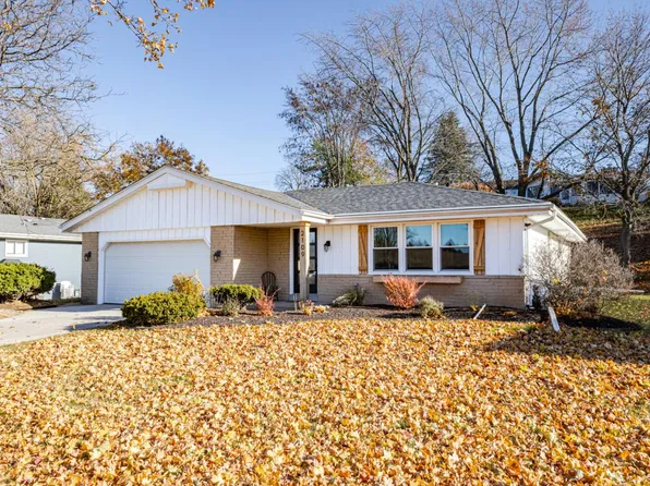 2109 Melody LANE, Waukesha, WI 53186