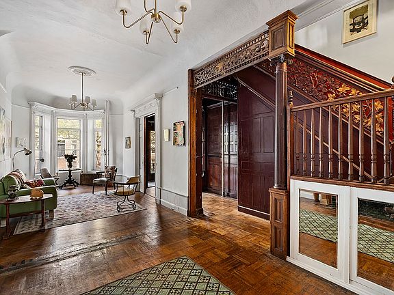 2nd image of 882 Park Pl
