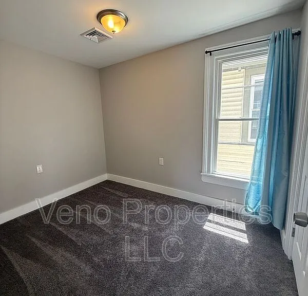 81 Bath St — Photo 15