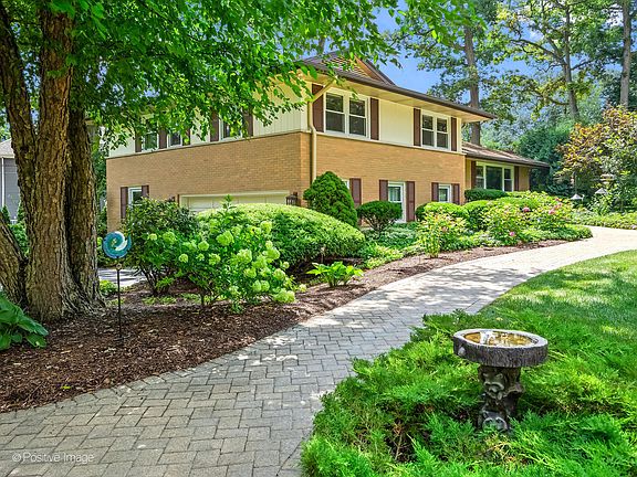 3rd image of 23W111 Mulberry Ln