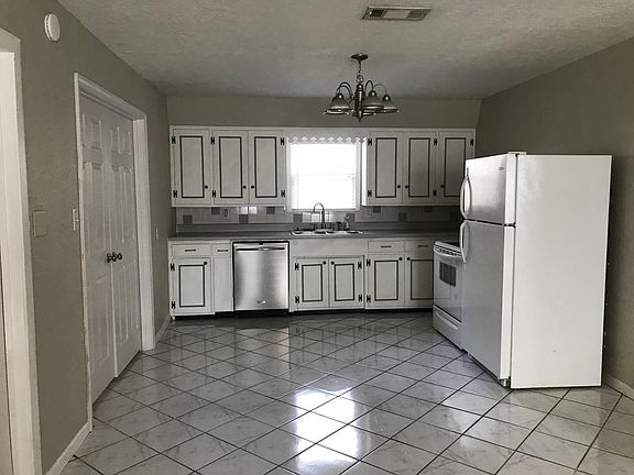 2nd image of 928 N 13th St