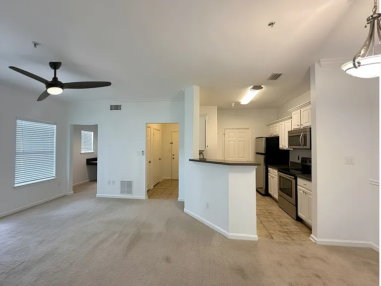 1104 Walden Park Dr — Photo 2