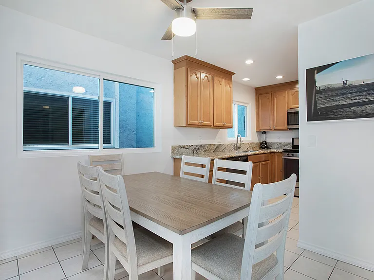 208 Fern St #A — Photo 8