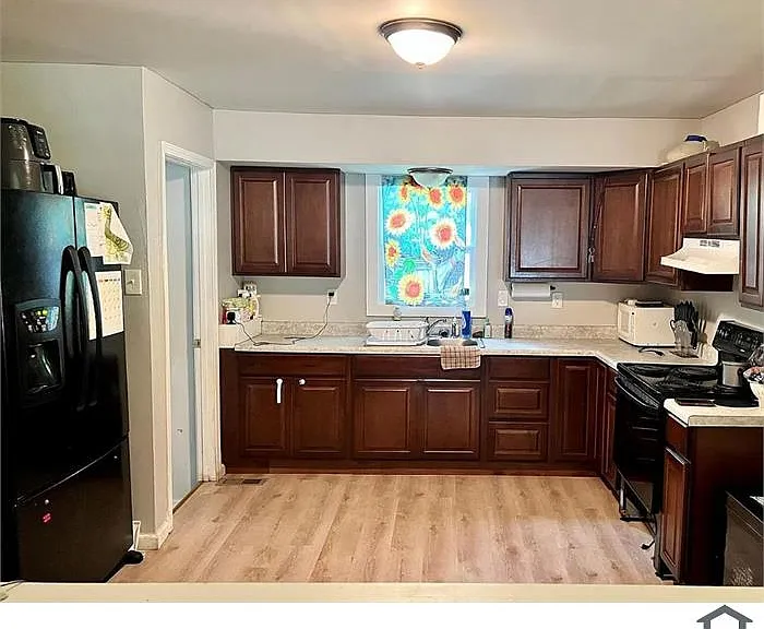 146 Flora Dr — Photo 3