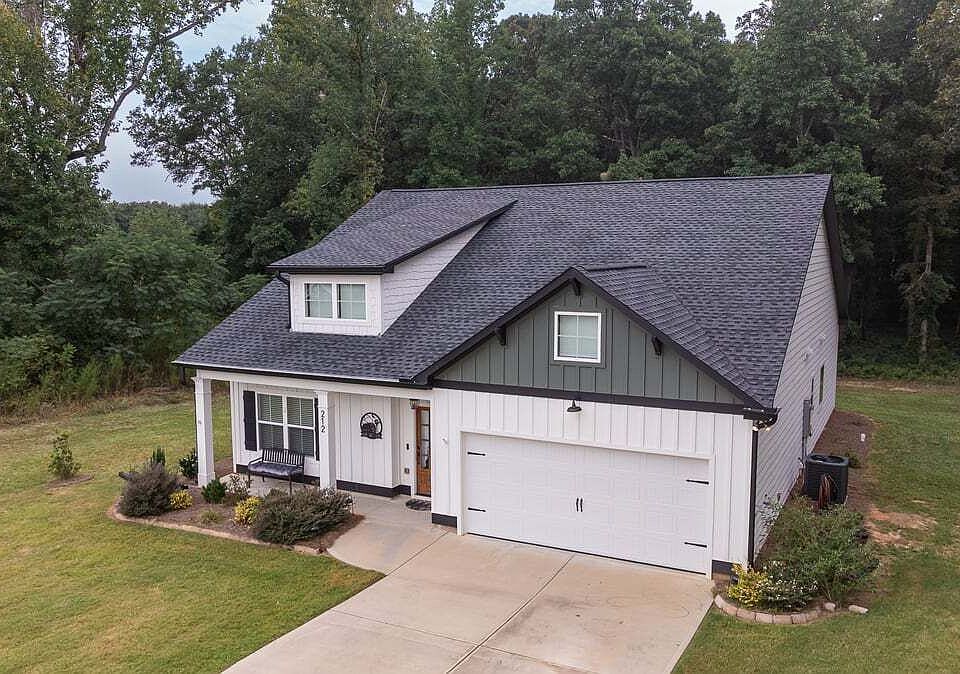 1st image of 212 Live Oak Ln