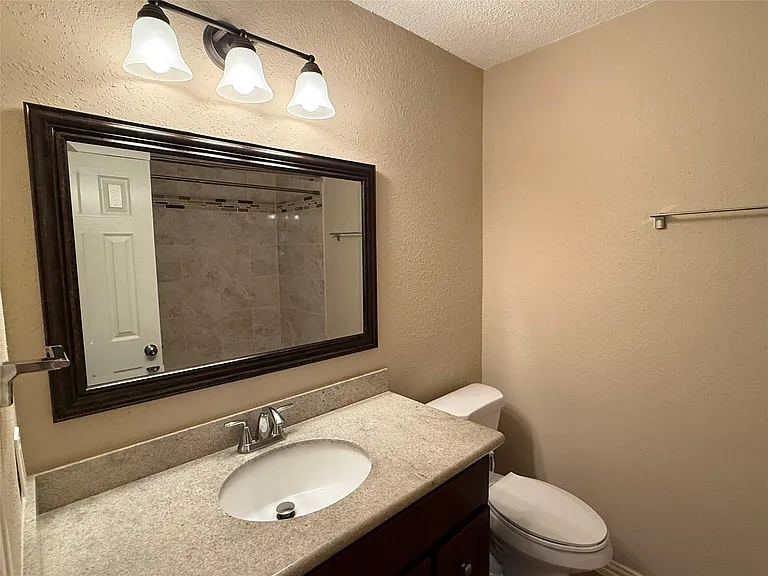 2806 Great Lakes Ave — Photo 11