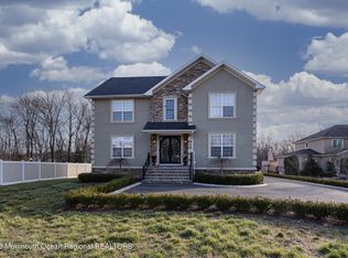 11 Gordons Corner Rd, Manalapan, NJ 07726