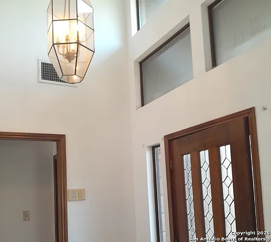 3 bed, 2.0 bath, 1807 sqft, $2,100 — Photo 3
