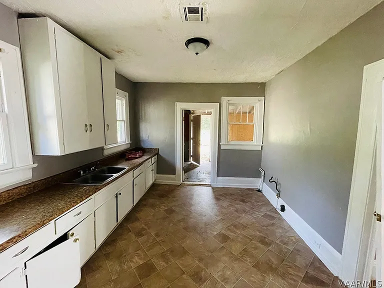 39 S Lewis St — Photo 7