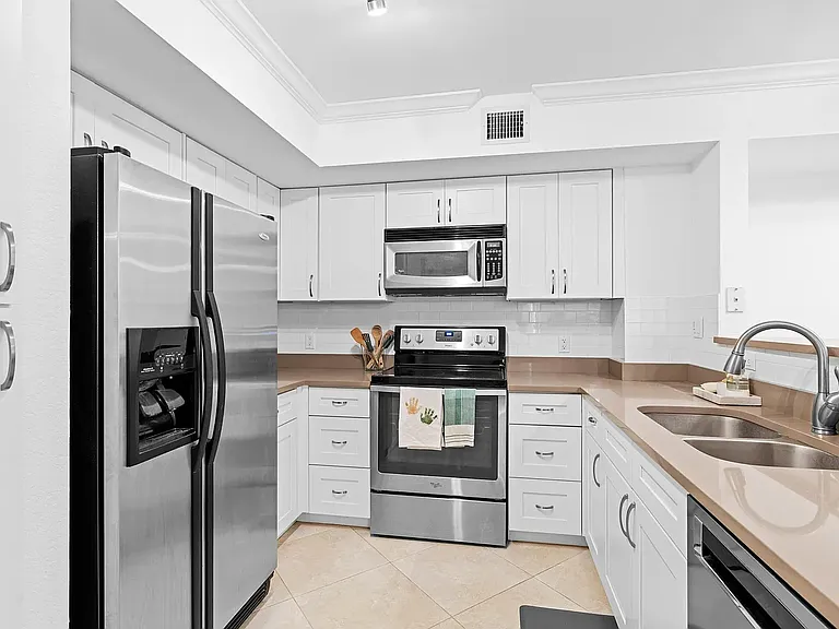 1801 N Flagler Dr #303 — Photo 4