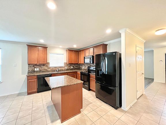 5th image of 1721 Christopher Creek Dr