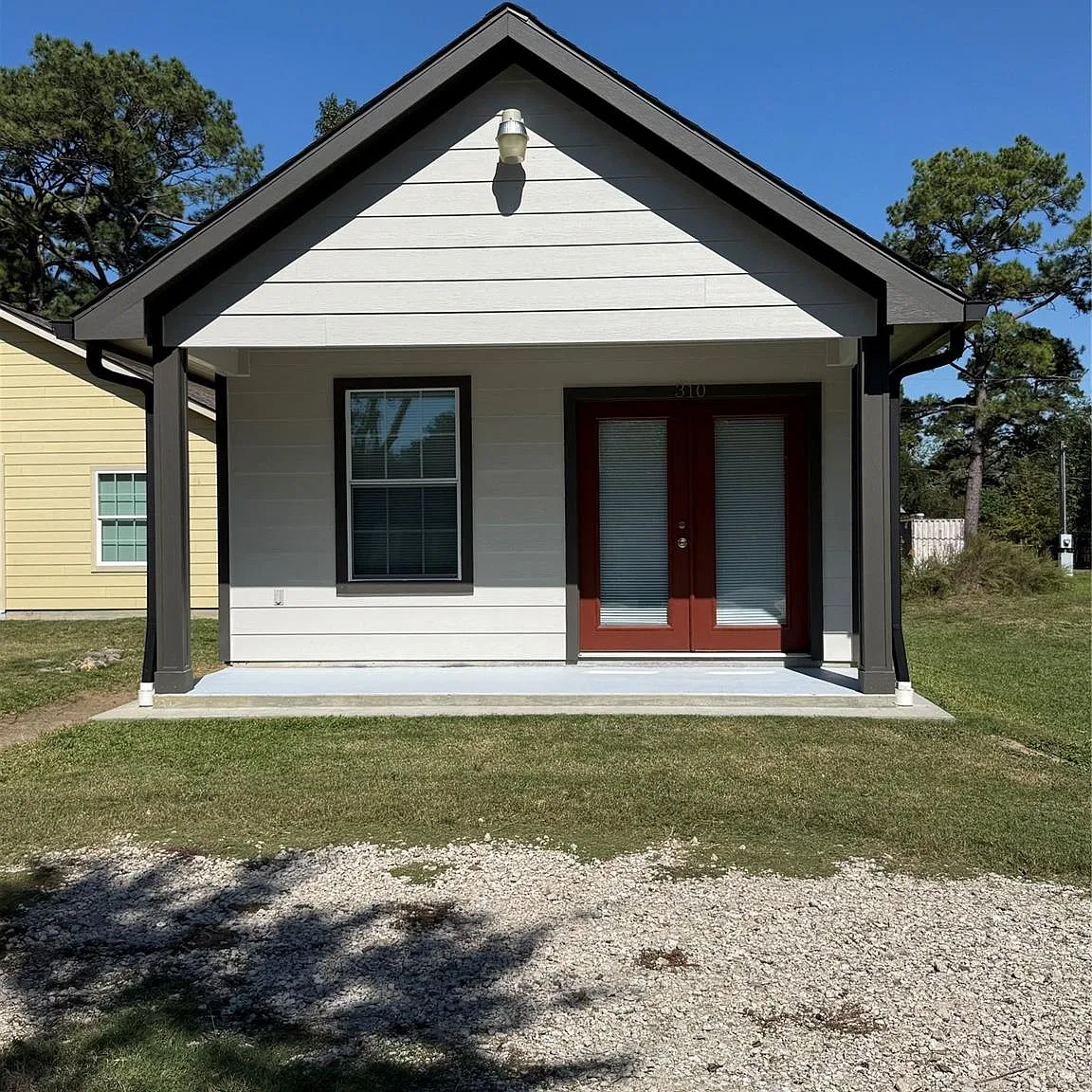 3 bed, 2.0 bath, 1072 sqft, $1,650 — Photo 1