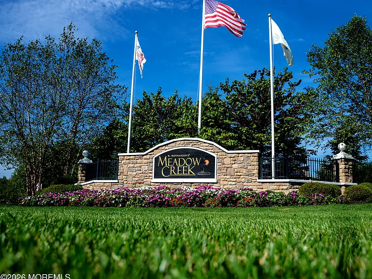 10 Deepwater Cir — Photo 26