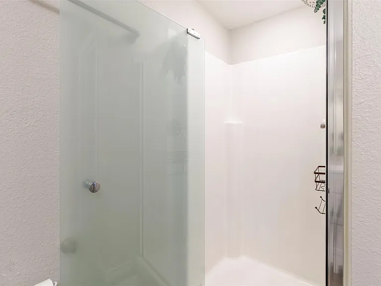 6915 Ten Oaks Cir — Photo 15