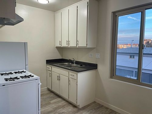 3rd image of 12706 Venice Blvd #22