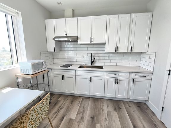 5th image of 3020 S Normandie Ave #B4-1