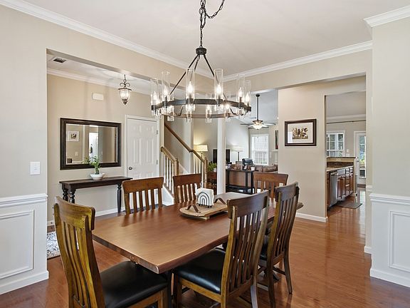 5th image of 1071 Countess Ln