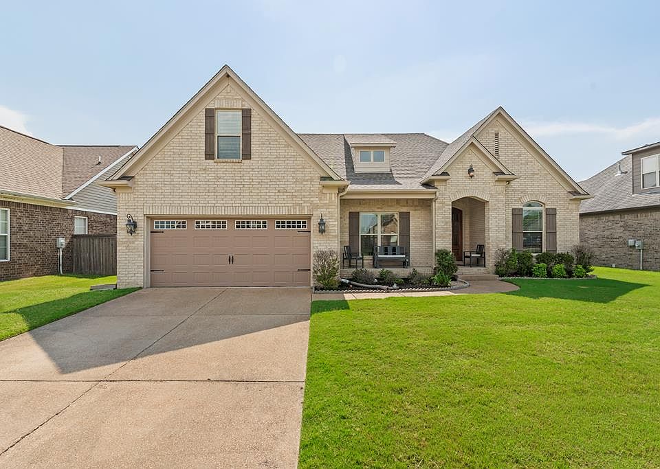 1st image of 823 Grandee Cir