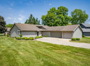 6946 E Fairway Ct, Syracuse, IN 46567